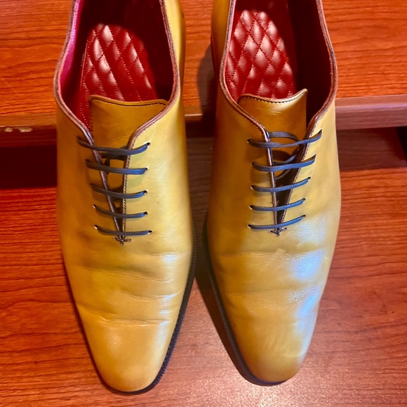 Mustard/light tan whole cut shoes size 9.5 (UK8.5) main image 10